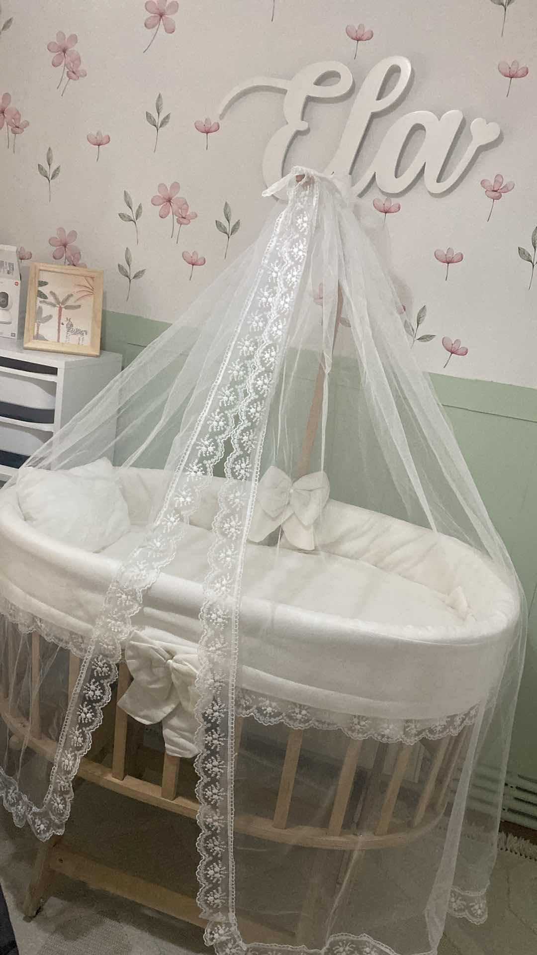 Babybett mit französischem Schlafset in Creme